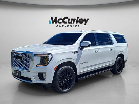 Used 2023 GMC Yukon XL Denali w/ LPO, Floor Liner Package AWD/4WD image 3