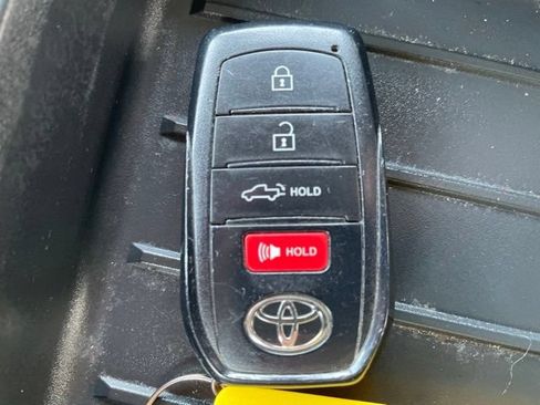 Used 2022 Toyota Tundra SR5 AWD/4WD image 27