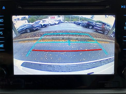 Used 2017 Toyota Sienna XLE Premium image 18