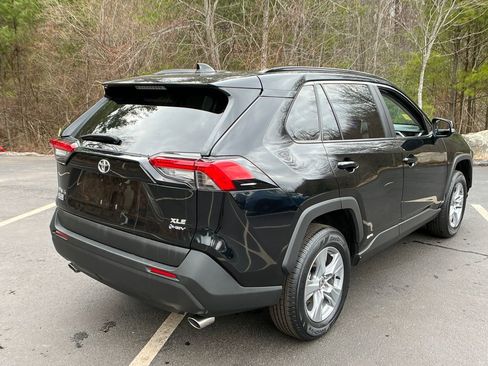 Used 2025 Toyota RAV4 XLE image 5