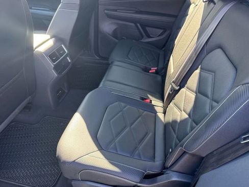 Certified 2025 Volkswagen Atlas Cross Sport SE image 30