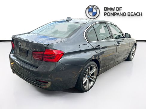 Used 2018 BMW 330i xDrive Sedan w/ Premium Package image 5