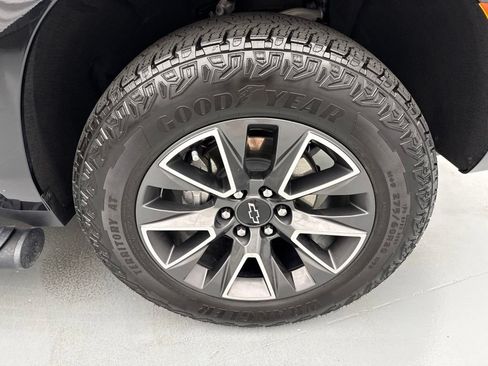 Used 2024 Chevrolet Tahoe Z71 w/ Luxury Package AWD/4WD image 14