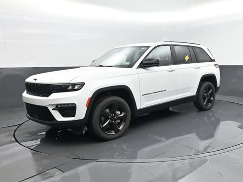 Used 2023 Jeep Grand Cherokee Limited w/ Black Appearance Package AWD/4WD image 2