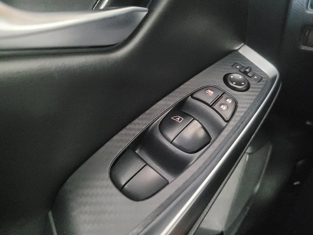 Used 2025 Nissan Sentra SR FWD image 27