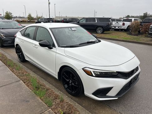 Used 2023 Honda Civic Sport image 3