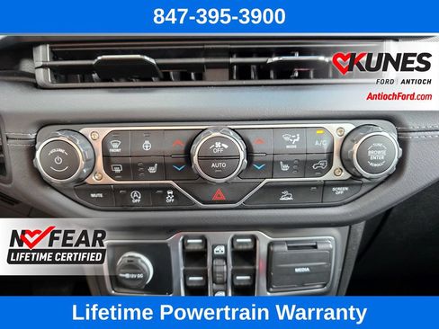 Used 2025 Jeep Wrangler Unlimited Sahara AWD/4WD image 42