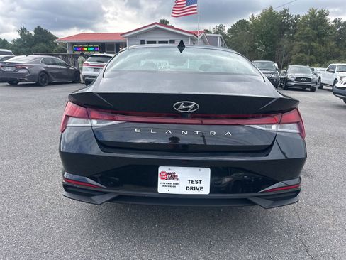 Used 2023 Hyundai Elantra SEL image 5