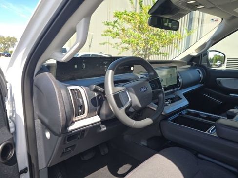 Used 2025 Ford Expedition Active RWD image 10