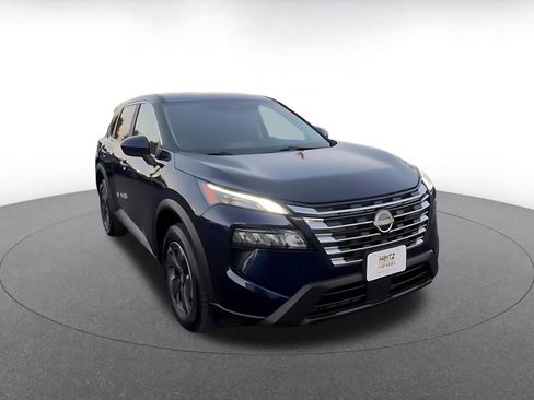 Used 2025 Nissan Rogue SV FWD image 3