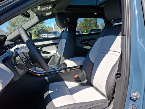 Certified 2026 Land Rover Range Rover Evoque Dynamic SE AWD/4WD image 3