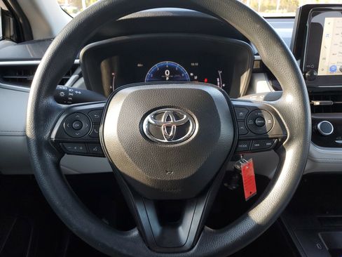 Used 2026 Toyota Corolla Cross L image 19