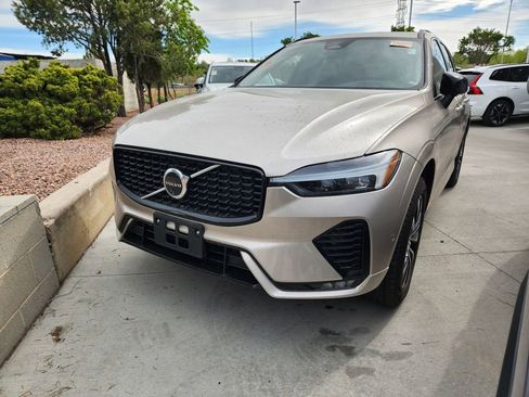 Used 2025 Volvo XC60 B5 Plus AWD/4WD image 4