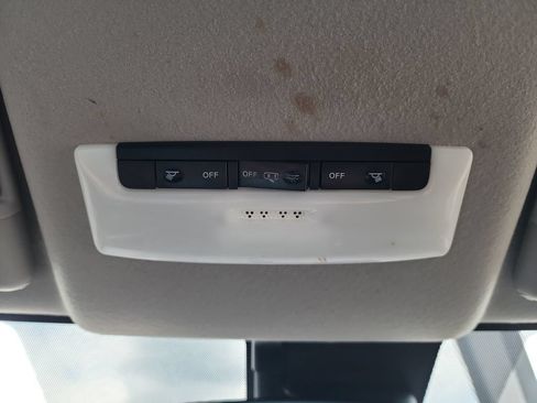Used 2022 Nissan Versa S FWD image 34