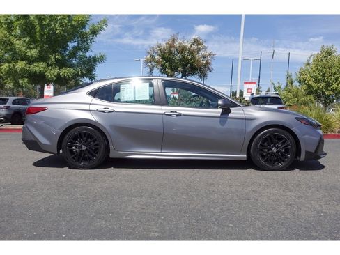 Used 2025 Toyota Camry SE FWD image 2