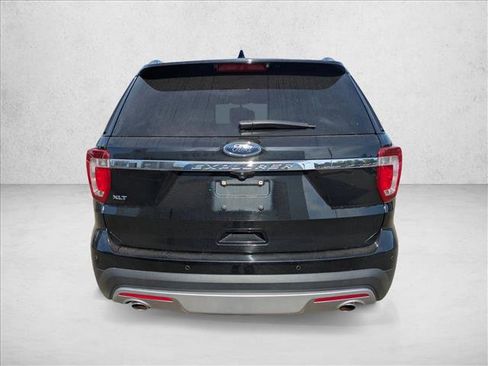 Used 2017 Ford Explorer XLT w/ Equipment Group 202A FWD image 6
