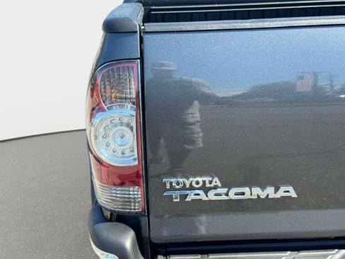 Used 2015 Toyota Tacoma PreRunner w/ SR5 Package RWD image 8