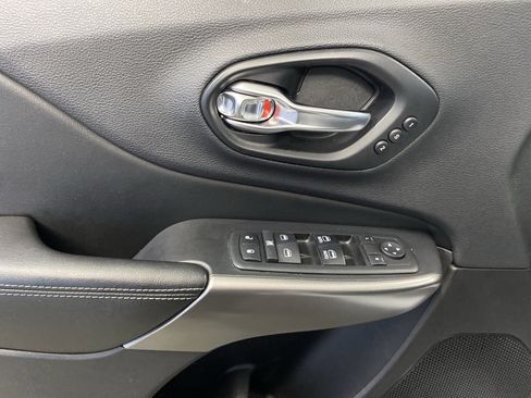 Certified 2019 Jeep Cherokee Limited w/ Trailer Tow Group image 12