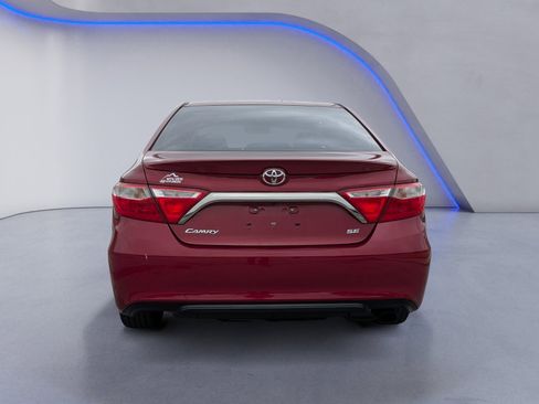 Used 2016 Toyota Camry SE w/ Moonroof Package image 6