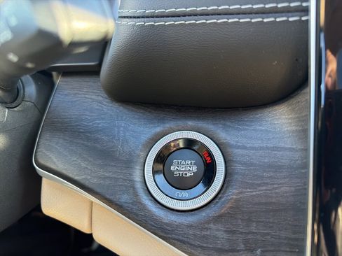 Certified 2022 Jeep Grand Cherokee Limited image 11