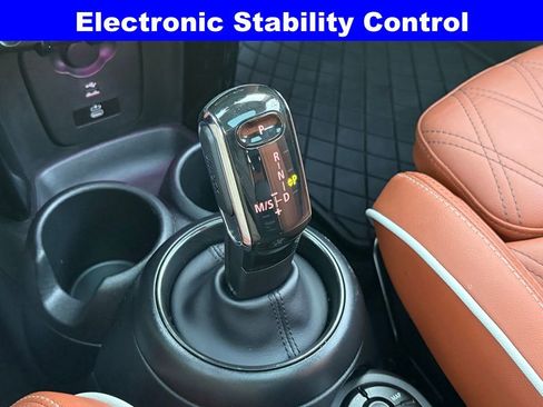 Used 2024 MINI Cooper 4-Door Hardtop image 13