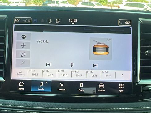 Used 2023 Chrysler Pacifica Touring-L image 26