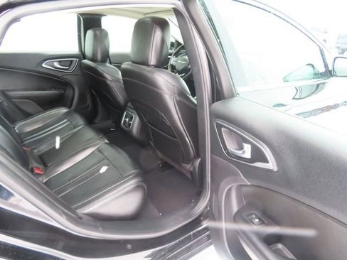 Used 2016 Chrysler 200 C w/ Quick Order Package 26P image 28