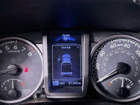 Used 2018 Toyota Tacoma TRD Off-Road AWD/4WD image 22