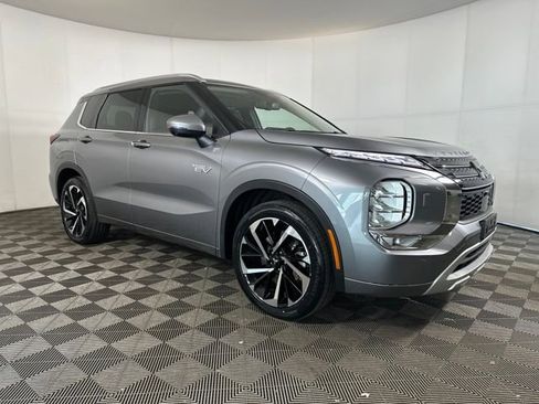 Used 2023 Mitsubishi Outlander SEL image 2