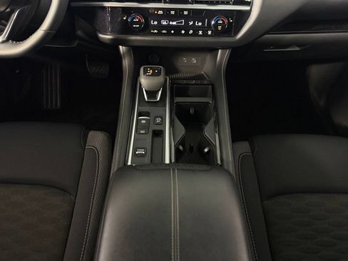 Used 2023 Nissan Pathfinder SV FWD image 17