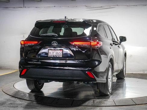 Used 2023 Toyota Highlander L FWD image 6