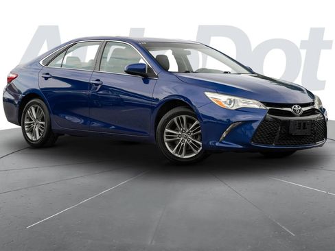 Used 2015 Toyota Camry SE w/ Moonroof Package FWD image 1