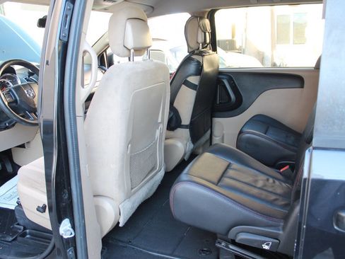 Used 2016 Dodge Grand Caravan SXT FWD image 21