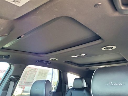 Used 2022 Buick Enclave Avenir w/ Avenir Technology Package image 20