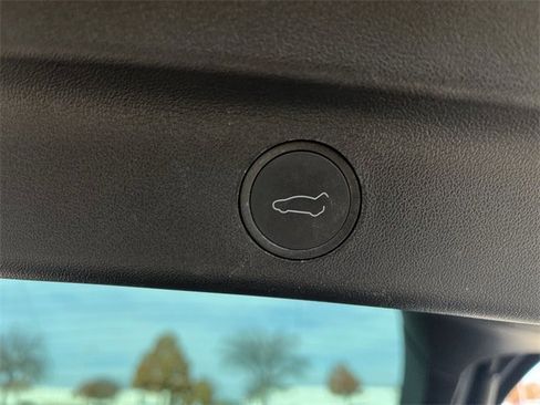 Used 2023 Tesla Model Y Long Range image 31