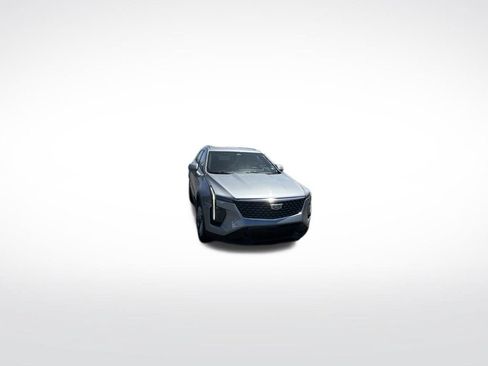Used 2024 Cadillac XT4 Premium Luxury FWD image 3