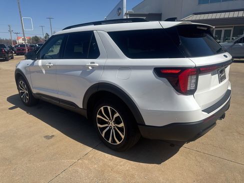 Used 2025 Ford Explorer ST-Line image 6