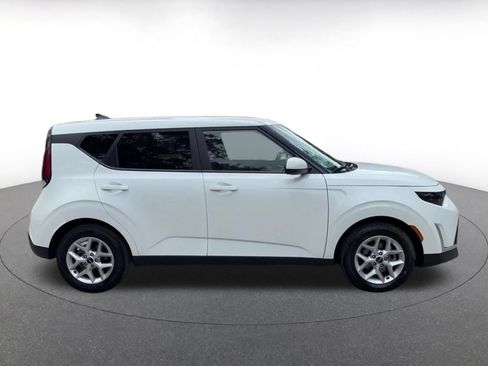Used 2025 Kia Soul LX w/ LX Technology Package FWD image 16