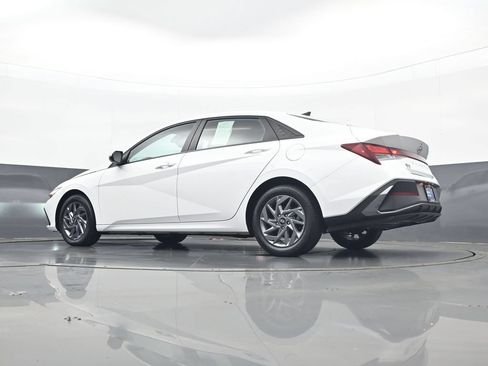 Certified 2024 Hyundai Elantra SEL FWD image 28
