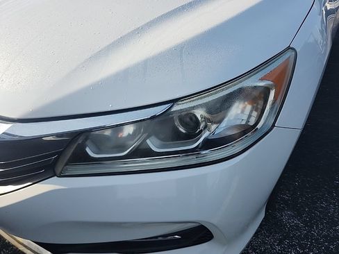 Used 2017 Honda Accord EX-L image 10