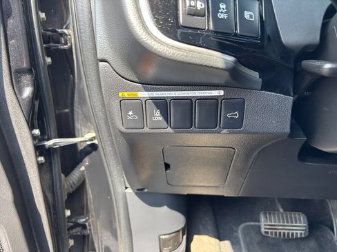 Used 2019 Mitsubishi Outlander GT AWD/4WD image 16