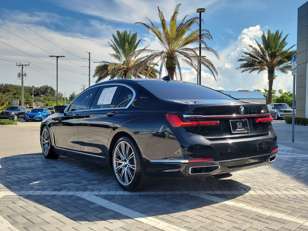 Used 2022 BMW 740i w/ Premium Package RWD image 3