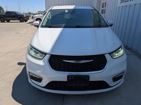 Used 2023 Chrysler Pacifica Touring-L FWD image 22