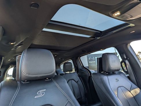 Used 2019 Chrysler Pacifica Touring-L Plus w/ Advanced Safetytec Group image 18