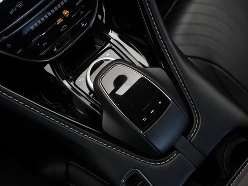 Used 2018 Aston Martin DB11 V12 RWD image 25