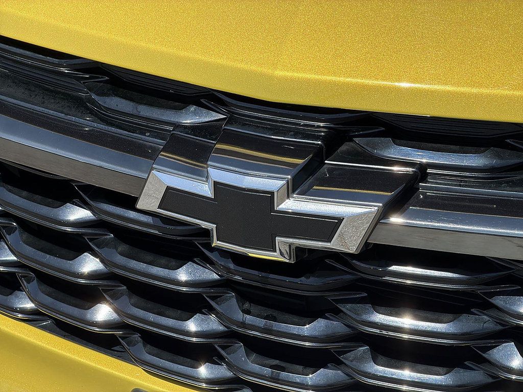 Used 2025 Chevrolet Trax RS w/ Driver Confidence Package FWD image 29