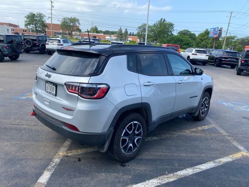 Used 2026 Jeep Compass Trailhawk w/ Sun, Sound & Navigation Group AWD/4WD image 5