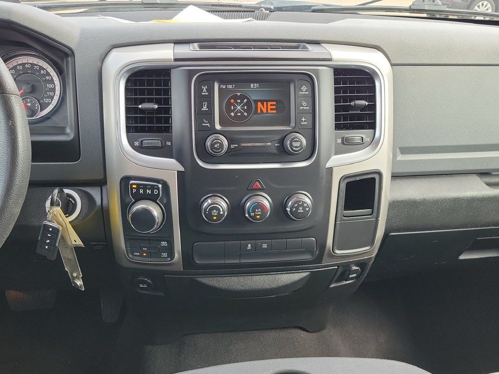 Used 2020 RAM 1500 Classic SLT AWD/4WD image 30