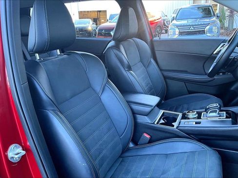 Used 2024 Mitsubishi Outlander SE Black Edition image 28