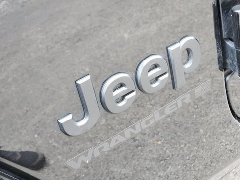 Used 2025 Jeep Wrangler Unlimited Sahara AWD/4WD image 6
